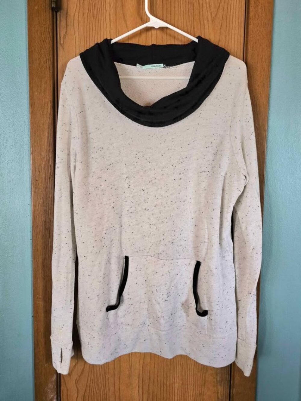 Maurices White & Black Speckled Cowl Neck with Pockets Thumb Holes Shirt Size XL